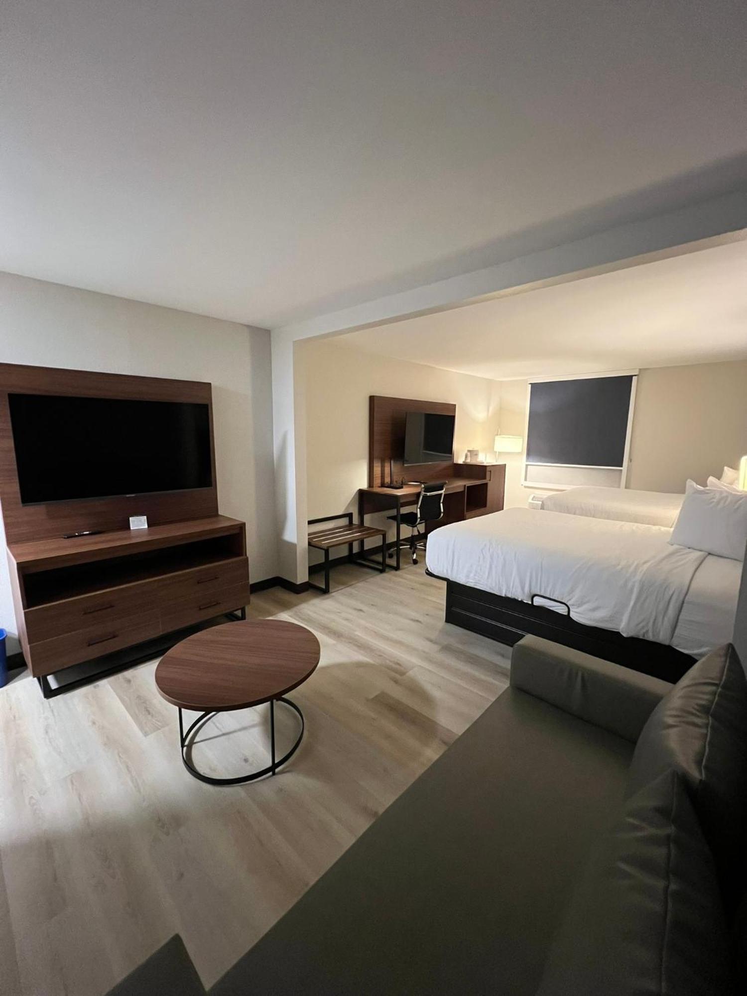 Wingate By Wyndham Dublin Near Claytor Lake State Park Екстер'єр фото