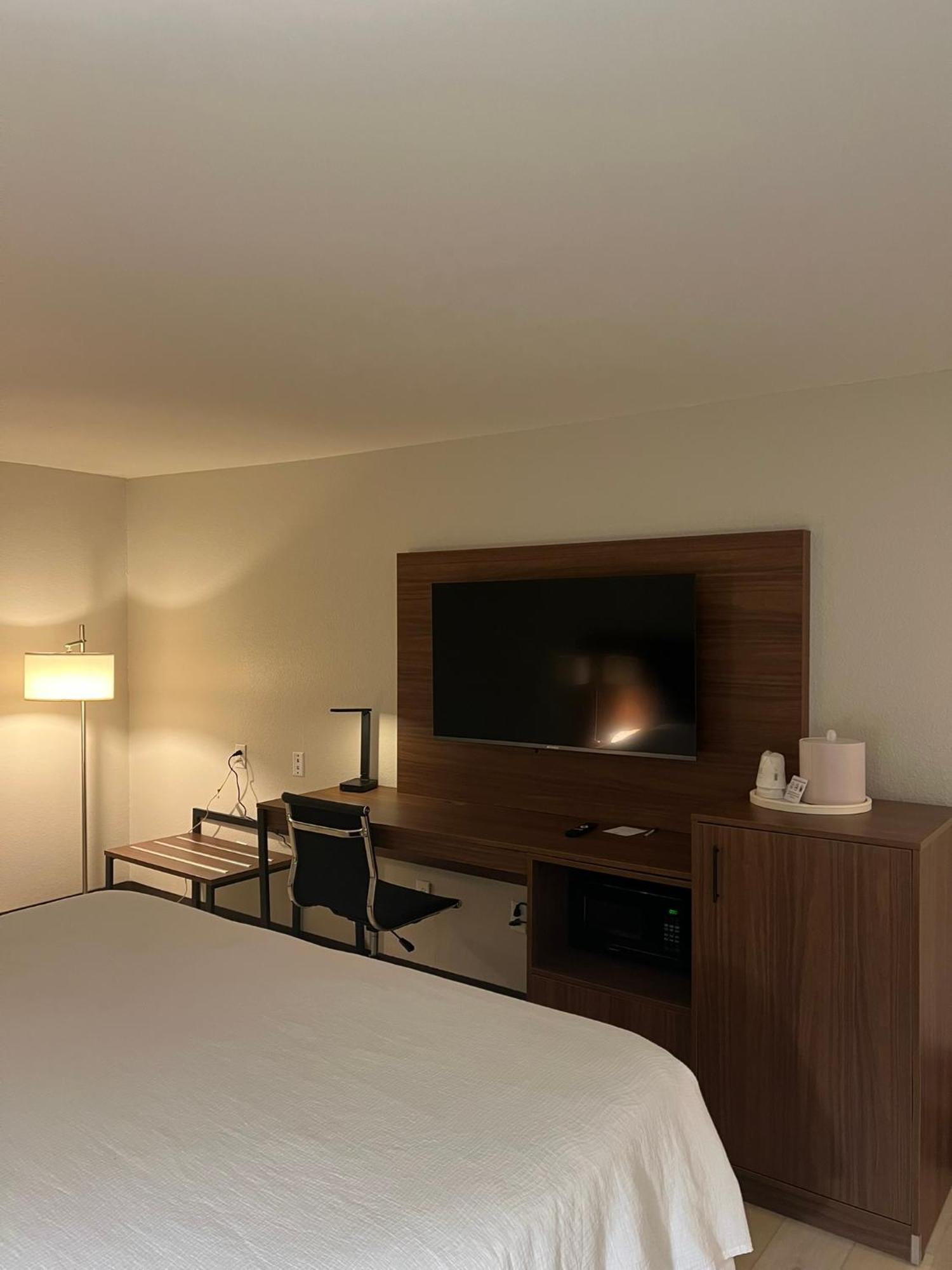 Wingate By Wyndham Dublin Near Claytor Lake State Park Екстер'єр фото