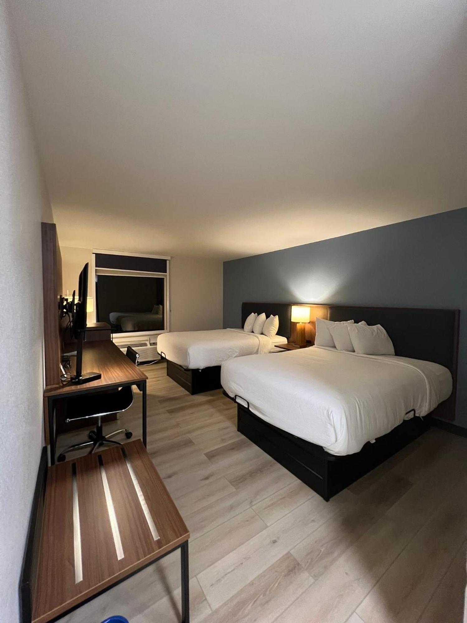 Wingate By Wyndham Dublin Near Claytor Lake State Park Екстер'єр фото